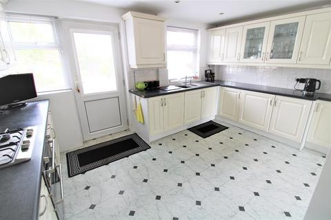 25 Berkeley Avenue, Bexleyheath, DA7 4TY