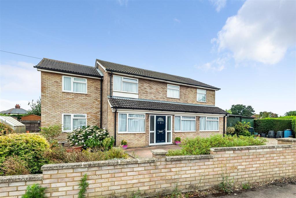 Manor Way, Cotton End, Bedford 4 bed detached house £425,000