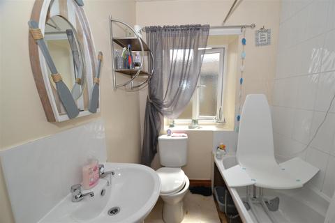 5 Back Fold, Clayton, Bradford, BD14 6BW