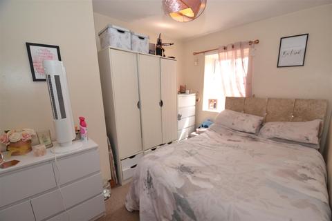 5 Back Fold, Clayton, Bradford, BD14 6BW