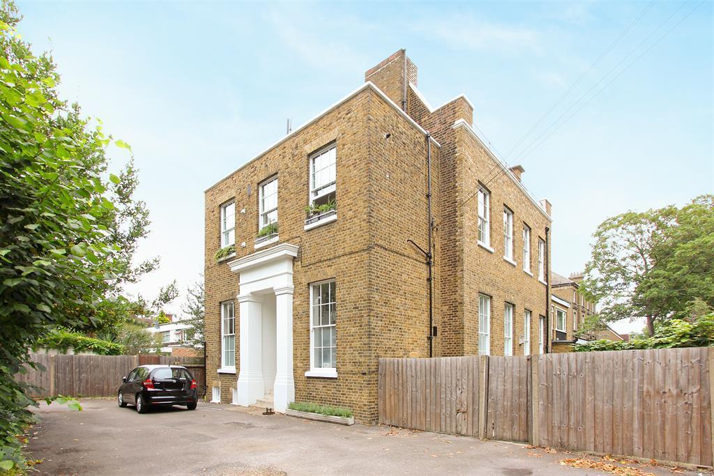 Champion Hill, Camberwell, London, SE5 8AL 3 bed flat £600,000