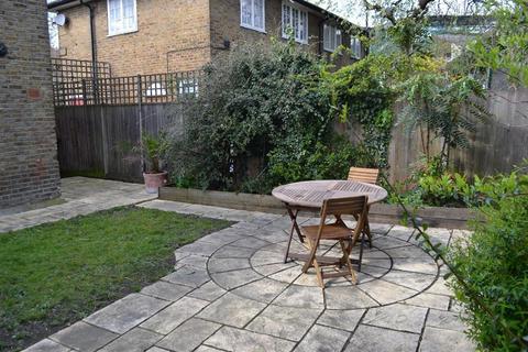 8 Redan Terrace, London, SE5 9DY