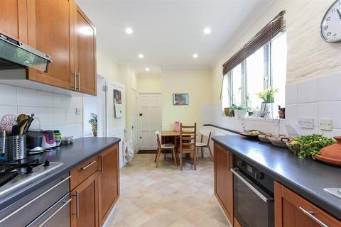 8 Redan Terrace, London, SE5 9DY
