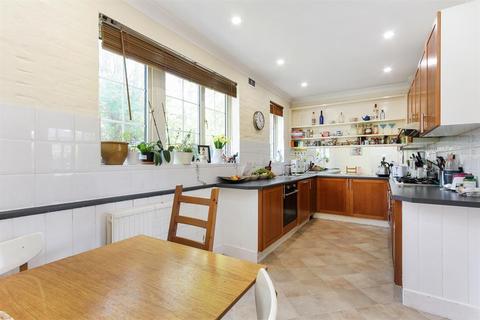 8 Redan Terrace, London, SE5 9DY