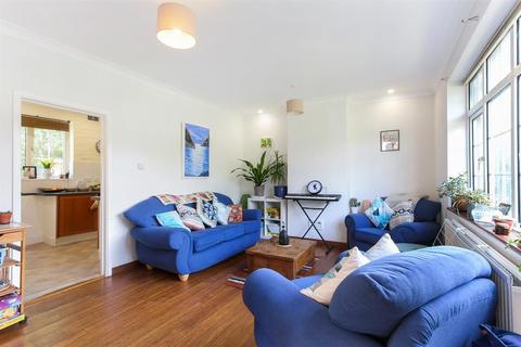 8 Redan Terrace, London, SE5 9DY