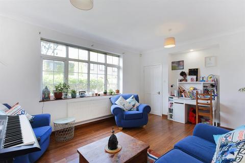 8 Redan Terrace, London, SE5 9DY