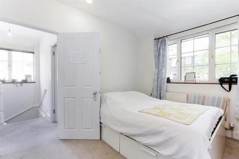 8 Redan Terrace, London, SE5 9DY