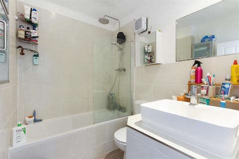 8 Redan Terrace, London, SE5 9DY