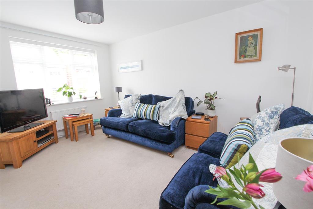 Augustus Avenue, Keynsham, Bristol 3 bed house £385,000
