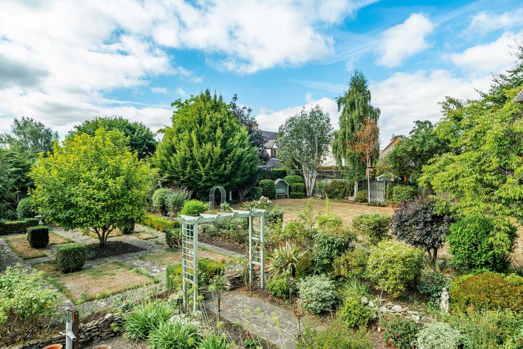 Main Road, Biddenham 4 bed detached house £1,250,000