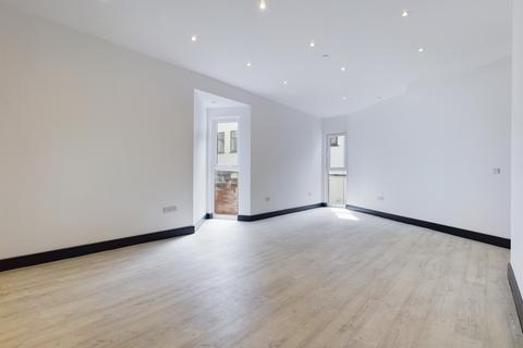 Studio to rent, Kings Buildings, City Centre, Swansea, SA1