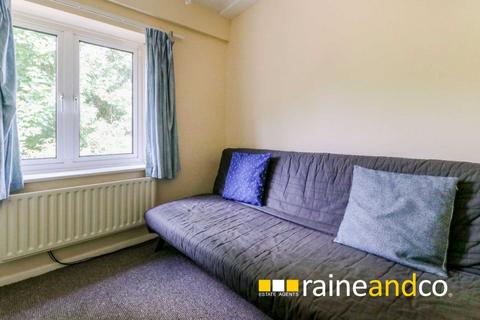 3 bedroom terraced house for sale, Bishops Rise, Hatfield