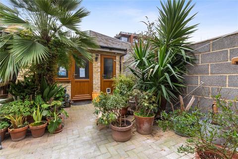 4 bedroom end of terrace house for sale, Woodseer Street, London, E1