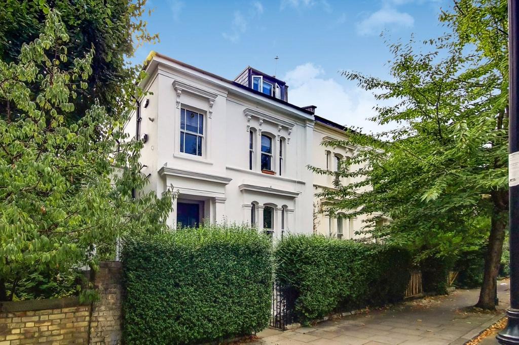 Pemberton Gardens, London, N19 2 bed apartment for sale £625,000