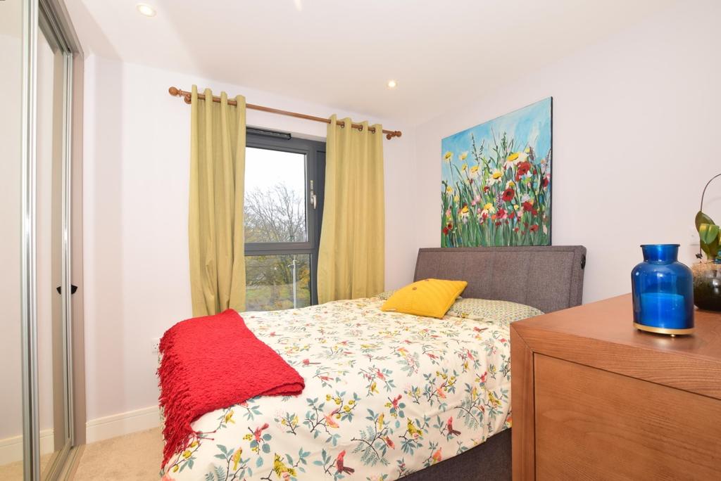 Horsham Gates One North Street RH13 1 bed penthouse £1,000 pcm (£231 pw)