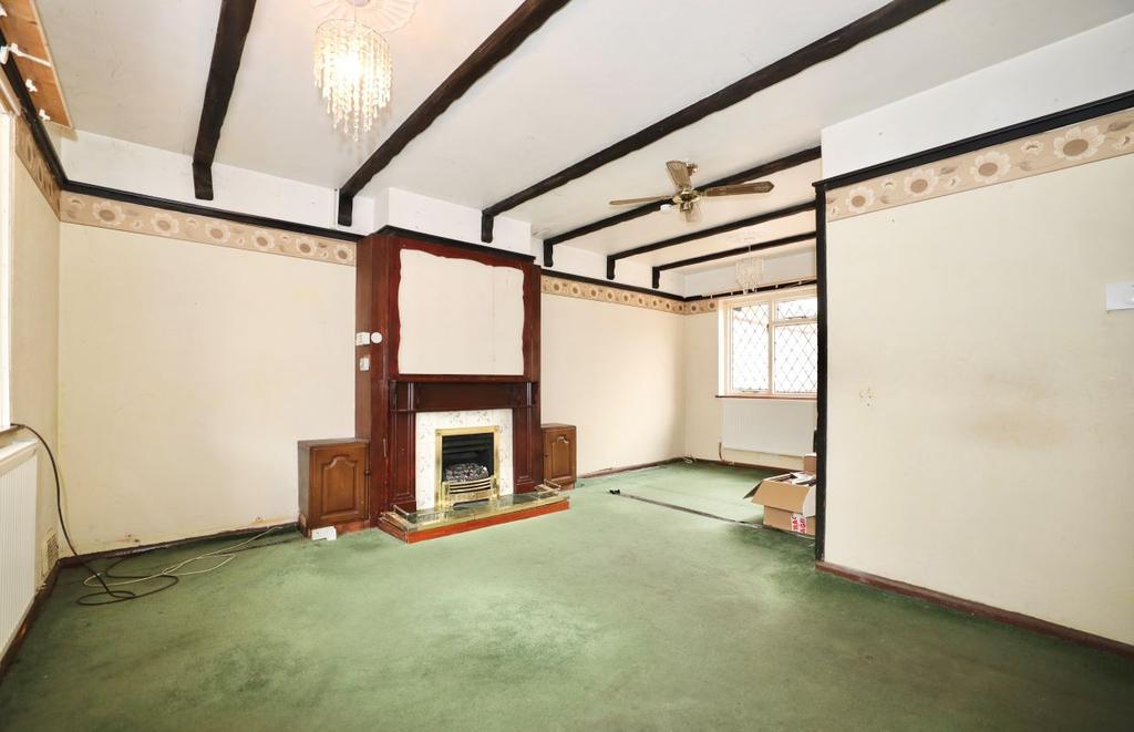 8 Lambourne Crescent, Chigwell... 3 bed terraced house £380,000