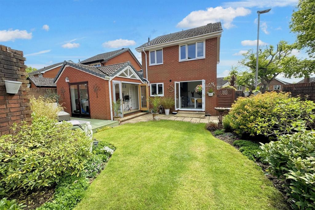 Colehill 3 bed detached house for sale £490,000