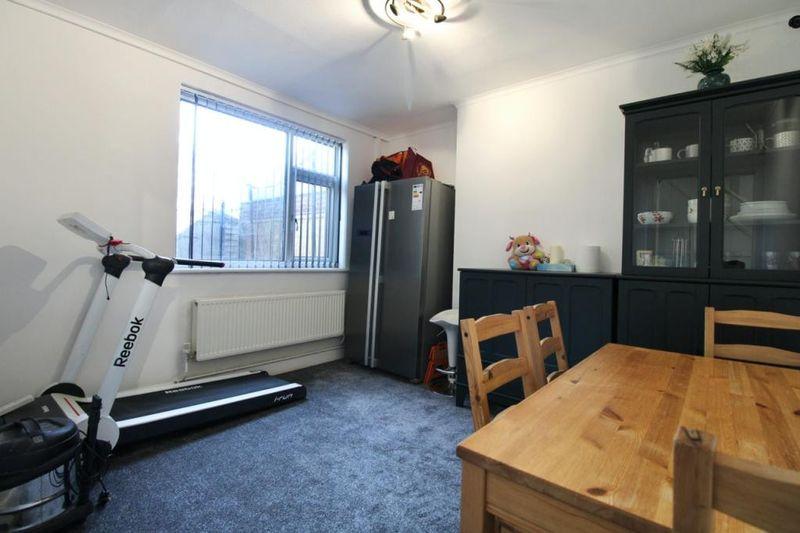 Torcross Avenue, Coventry, CV2 3 bed end of terrace house £1,100 pcm (£254 pw)