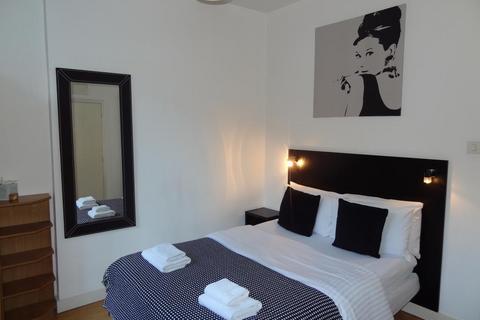 Studio to rent, Cartwright Gardens, Bloomsbury, London, WC1H