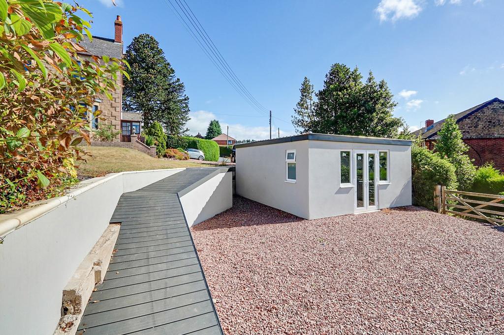 Manse Road, Drybrook, Gloucestershire. GL17 9EH 4 bed detached house