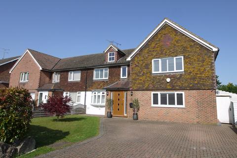 4 bedroom semi-detached house for sale, Dippers Close, Sevenoaks, TN15