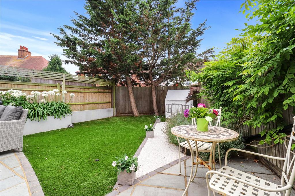 Finmere Road, Roselands, Eastbourne, East Sussex, BN22 3 bed semi