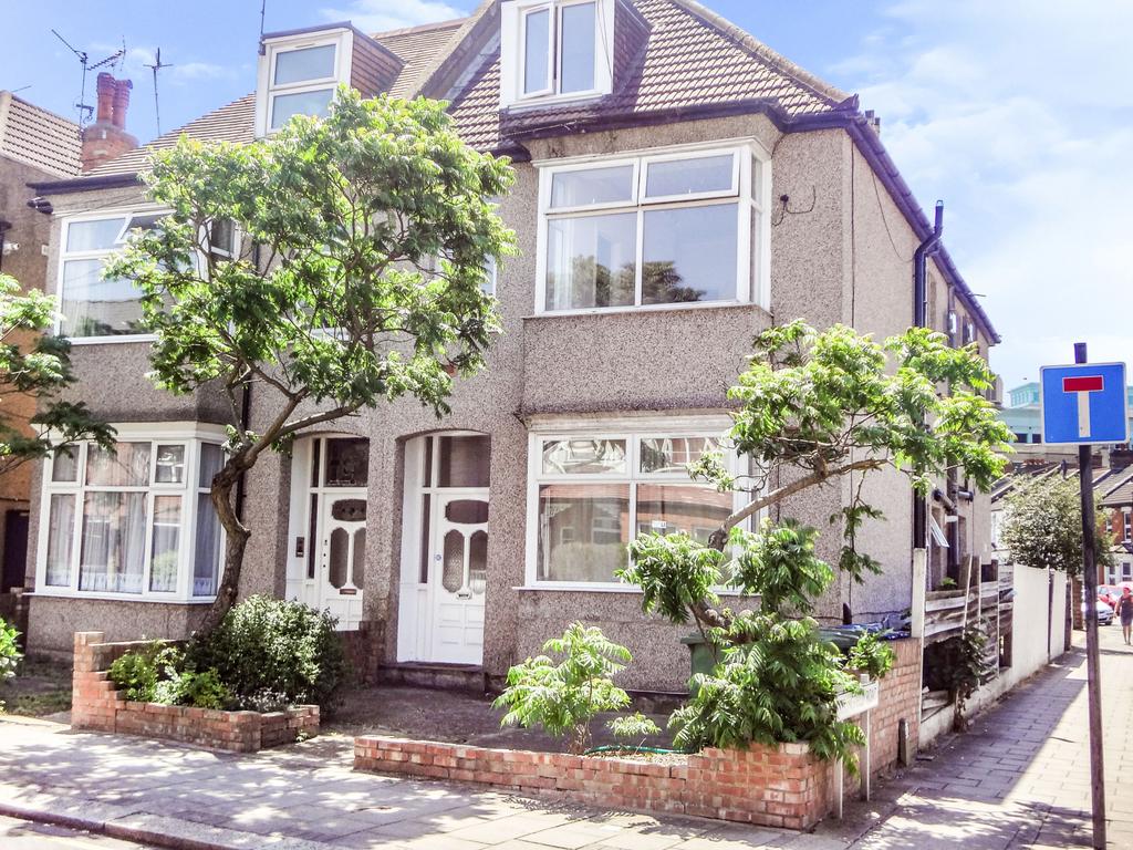 Welldon Crescent,Harrow,Greater... 1 bed flat £1,100 pcm (£254 pw)