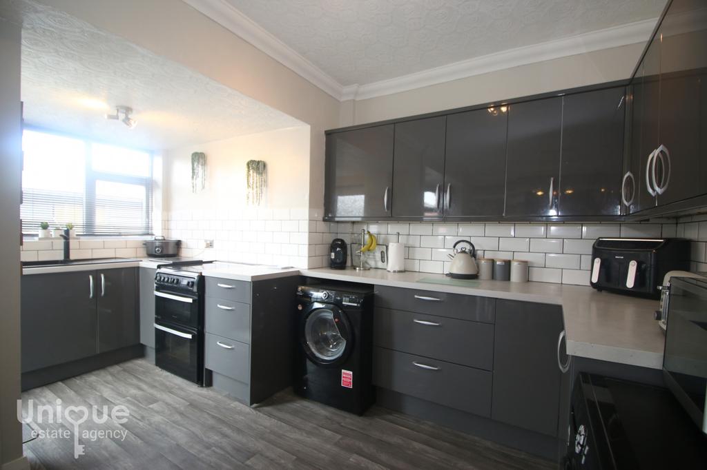 Kingscote Drive, Blackpool, FY3 3 bed terraced house £145,000