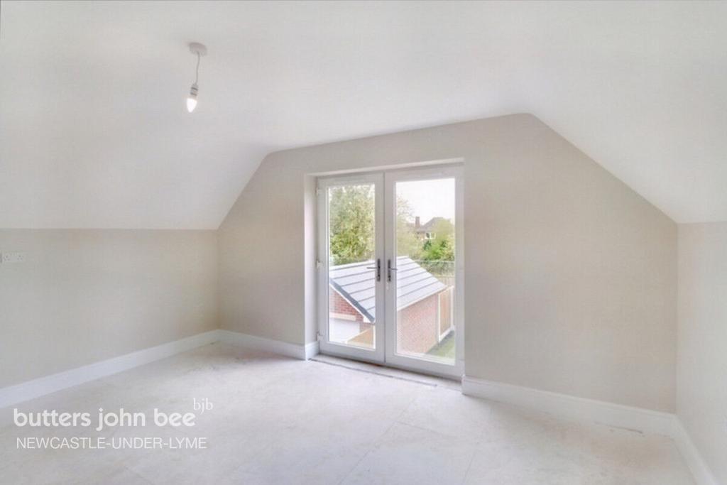 Palmers Green, Hartshill 3 bed detached house £395,000