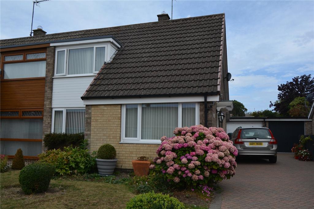Harewood Avenue, Bridlington, East Yorkshire, YO16 2 bed bungalow for