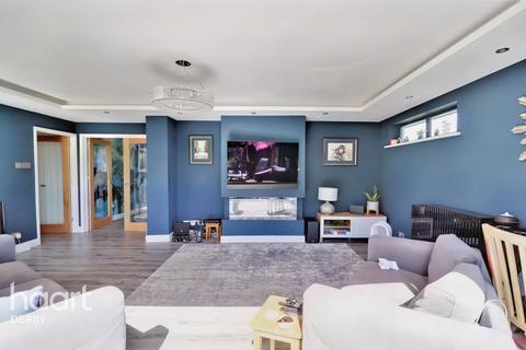 11 Alma Heights, Mickleover, Derby, DE3 9BF