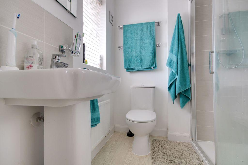 Ensuite to Bed 1