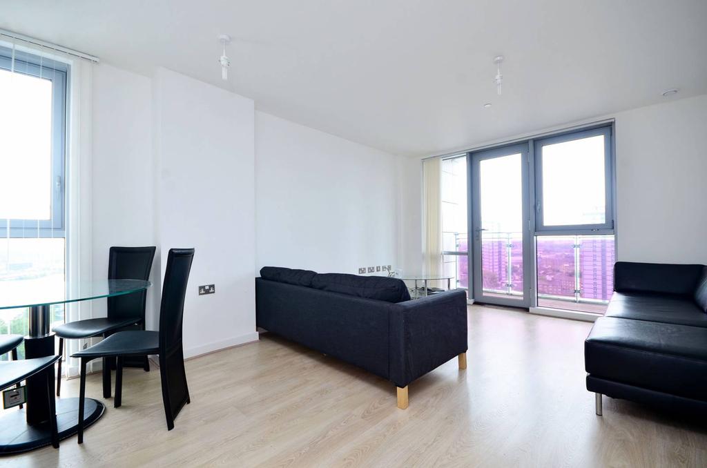 Rick Roberts Way, Stratford, London, E15 3 bed flat - £2,700 pcm (£623 pw)