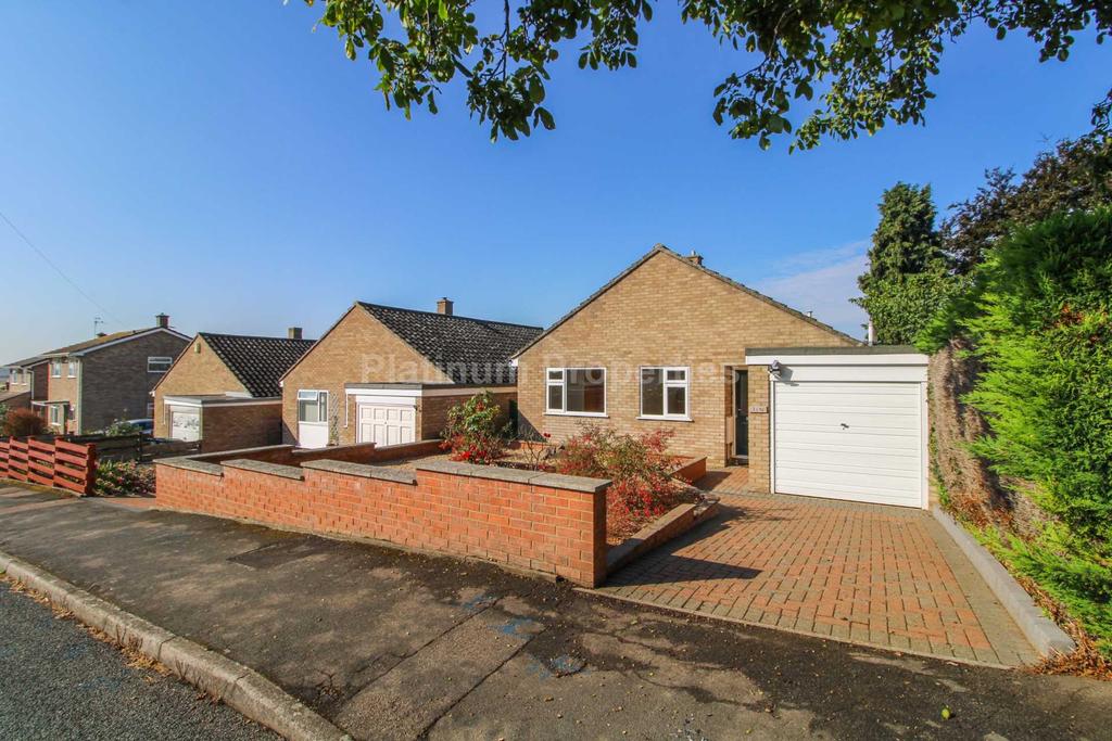 Stewards Lane, Sutton 3 bed detached bungalow £925 pcm (£213 pw)