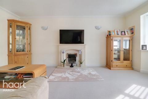 5 bedroom detached house for sale - Cavalry Park, March