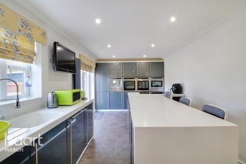 5 bedroom detached house for sale - Cavalry Park, March