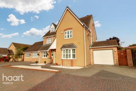 5 bedroom detached house for sale, Cavalry Park, March