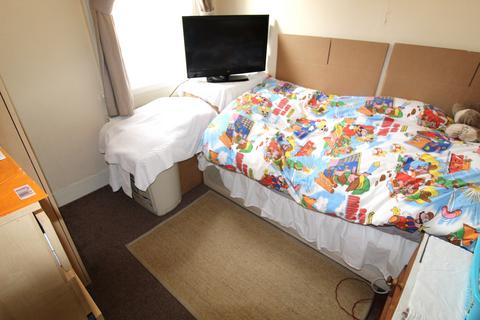 2 bedroom maisonette for sale, Deacon Road NW2