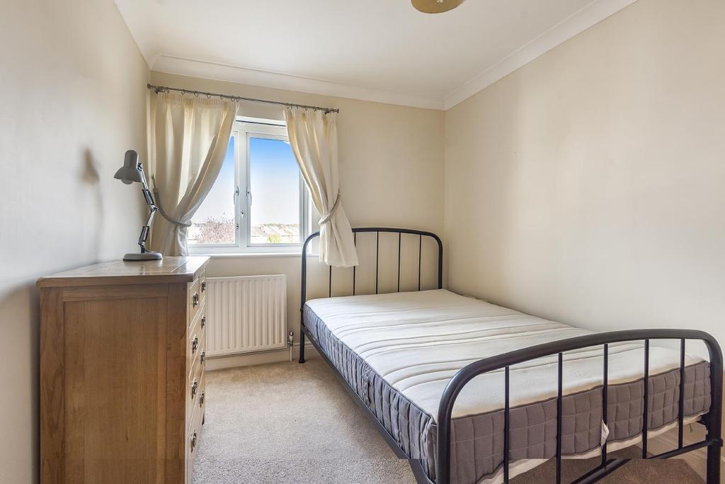 Hawks Road, Kingston upon Thames 2 bed flat for sale £350,000