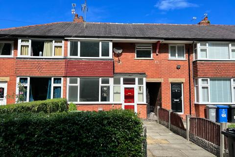 3 bedroom terraced house to rent, Broadway, Urmston M41