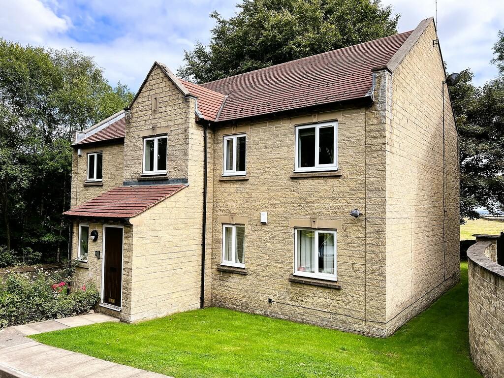 Hilton Court, Bramhope, Leeds, West Yorkshire 2 bed flat £179,950