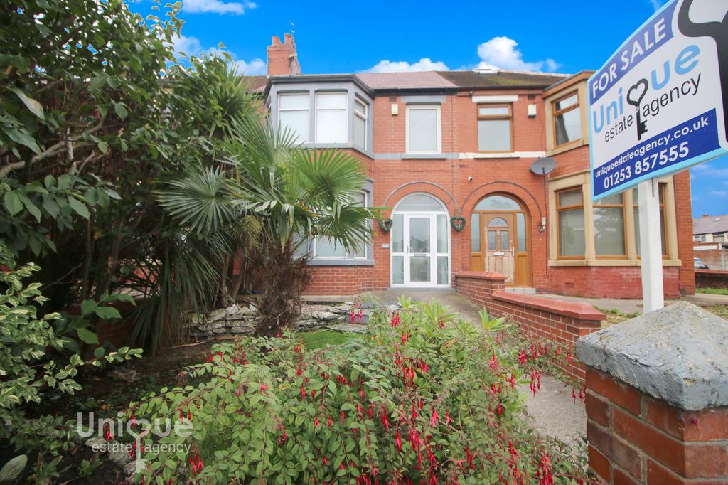 Kingscote Drive, Blackpool, FY3 3 bed terraced house £145,000