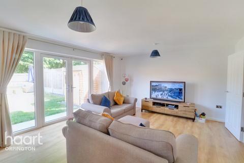 5 Blundell Close, St Mary Cray, Orpington, BR5 4FA