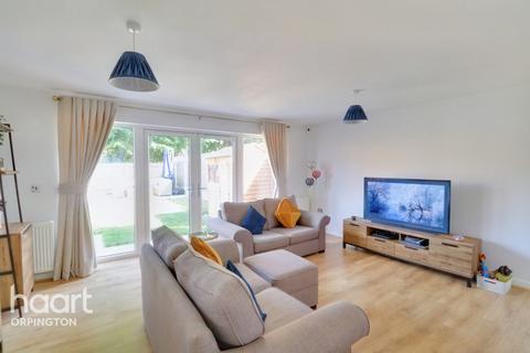 5 Blundell Close, St Mary Cray, Orpington, BR5 4FA