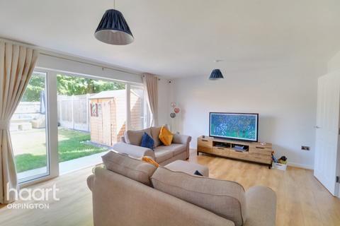 5 Blundell Close, St Mary Cray, Orpington, BR5 4FA
