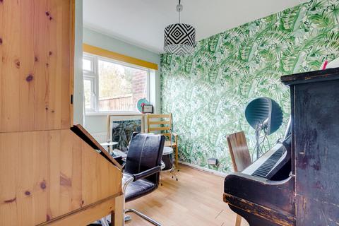 12 Barnard Road, Leigh-on-sea, SS9 3PH