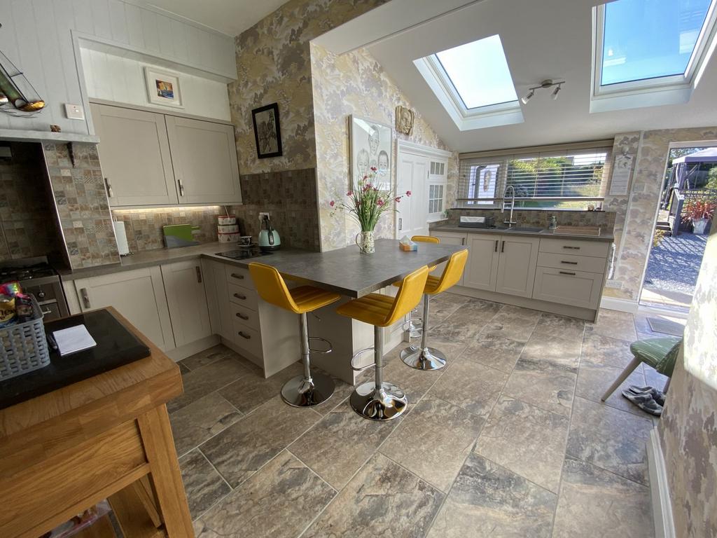Steynton Road, Milford Haven, Pembrokeshire, SA73 3 bed detached house