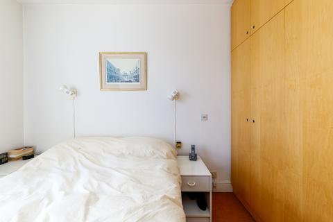 17 Chapter Chambers, London, SW1P 4NR