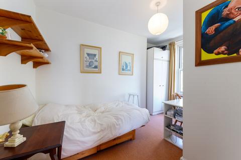 17 Chapter Chambers, London, SW1P 4NR