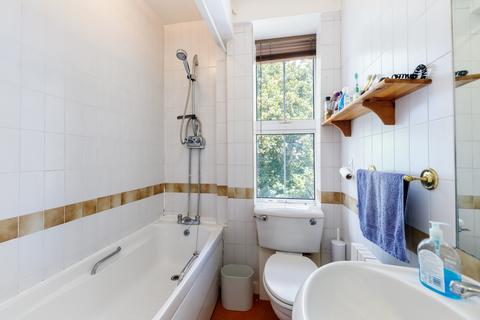 17 Chapter Chambers, London, SW1P 4NR